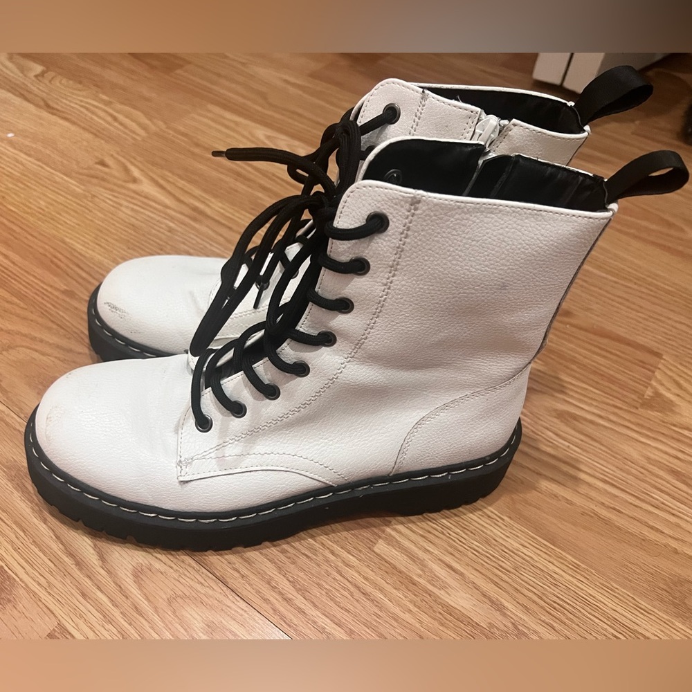 Sincerely Jules White Combat Boots Size 8.5